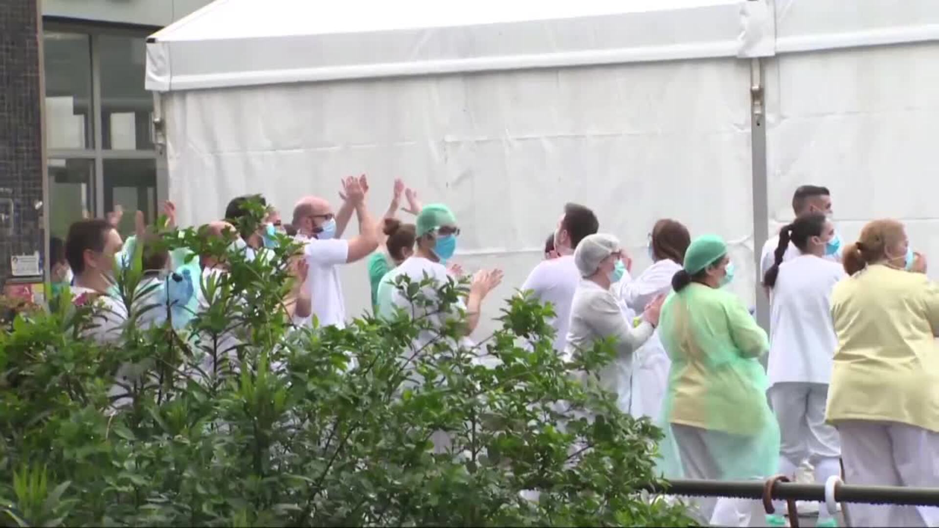 La Policía se suma al homenaje diario a los sanitarios de La Paz