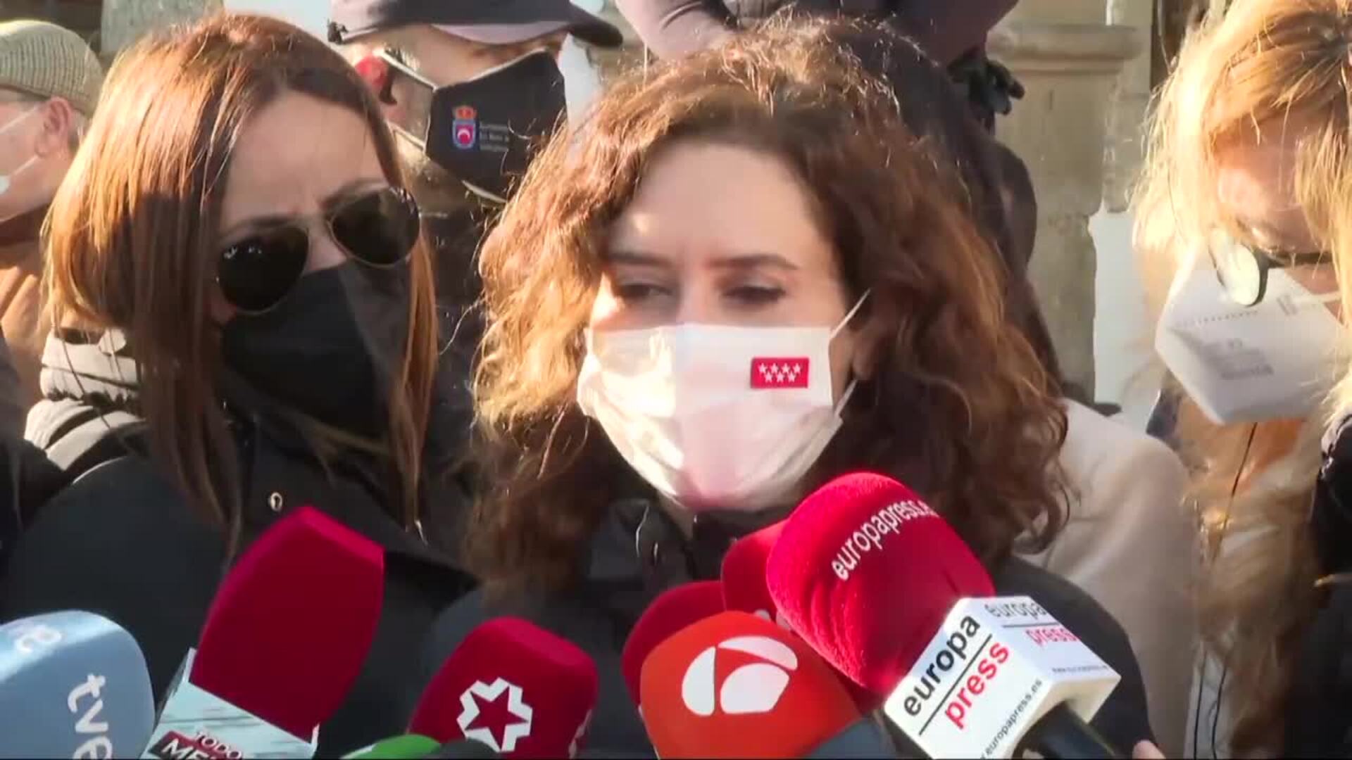 Ayuso estima que en &quot;cuestión de días&quot; empezará a remitir la &quot;explosiva&quot; sexta ola