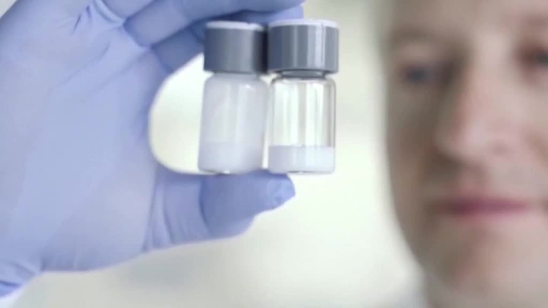 Sudáfrica suspende la vacunación con las dosis de Astrazeneca