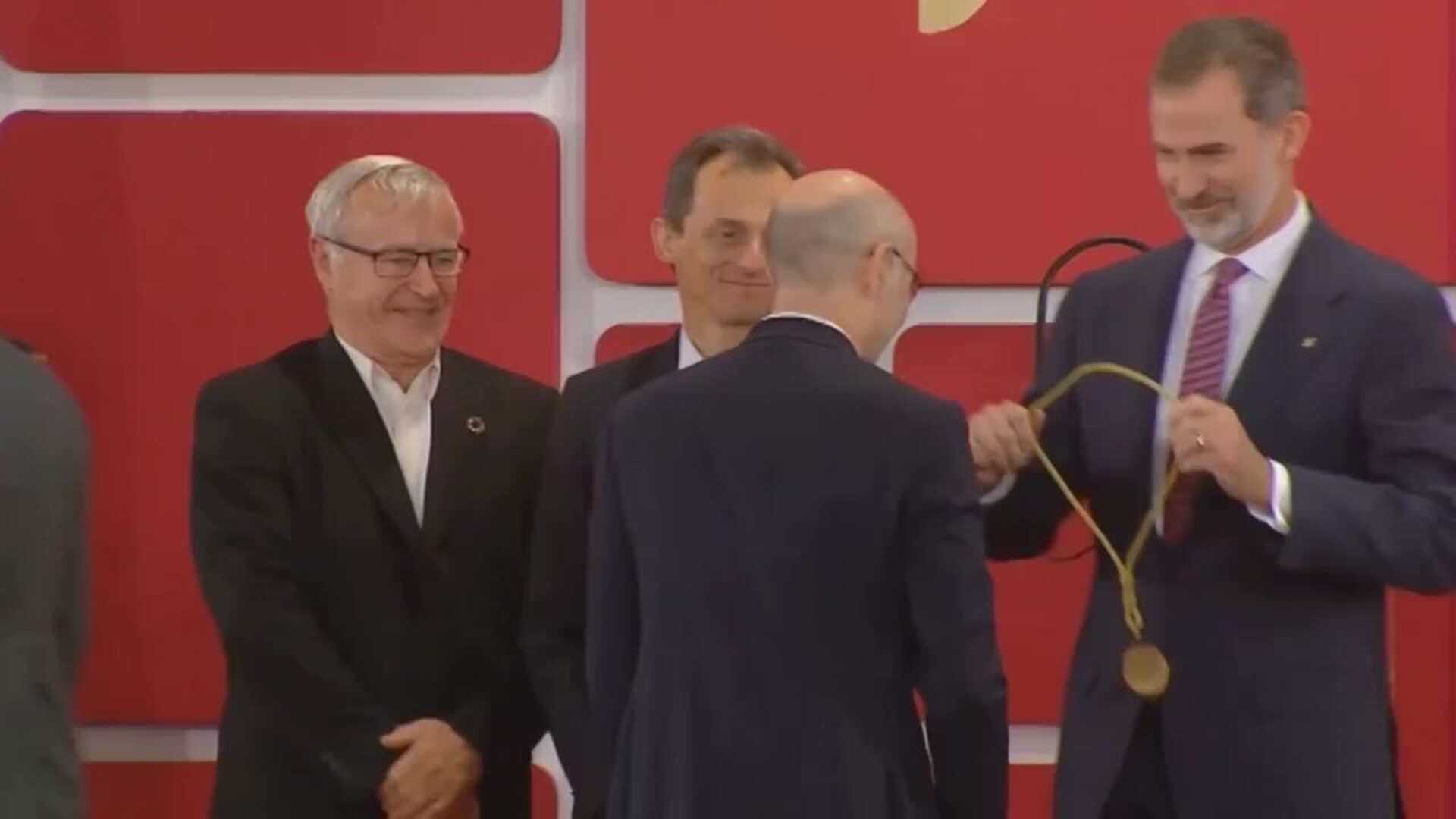 Felipe VI pide reforzar la inversión en investigación y ciencia