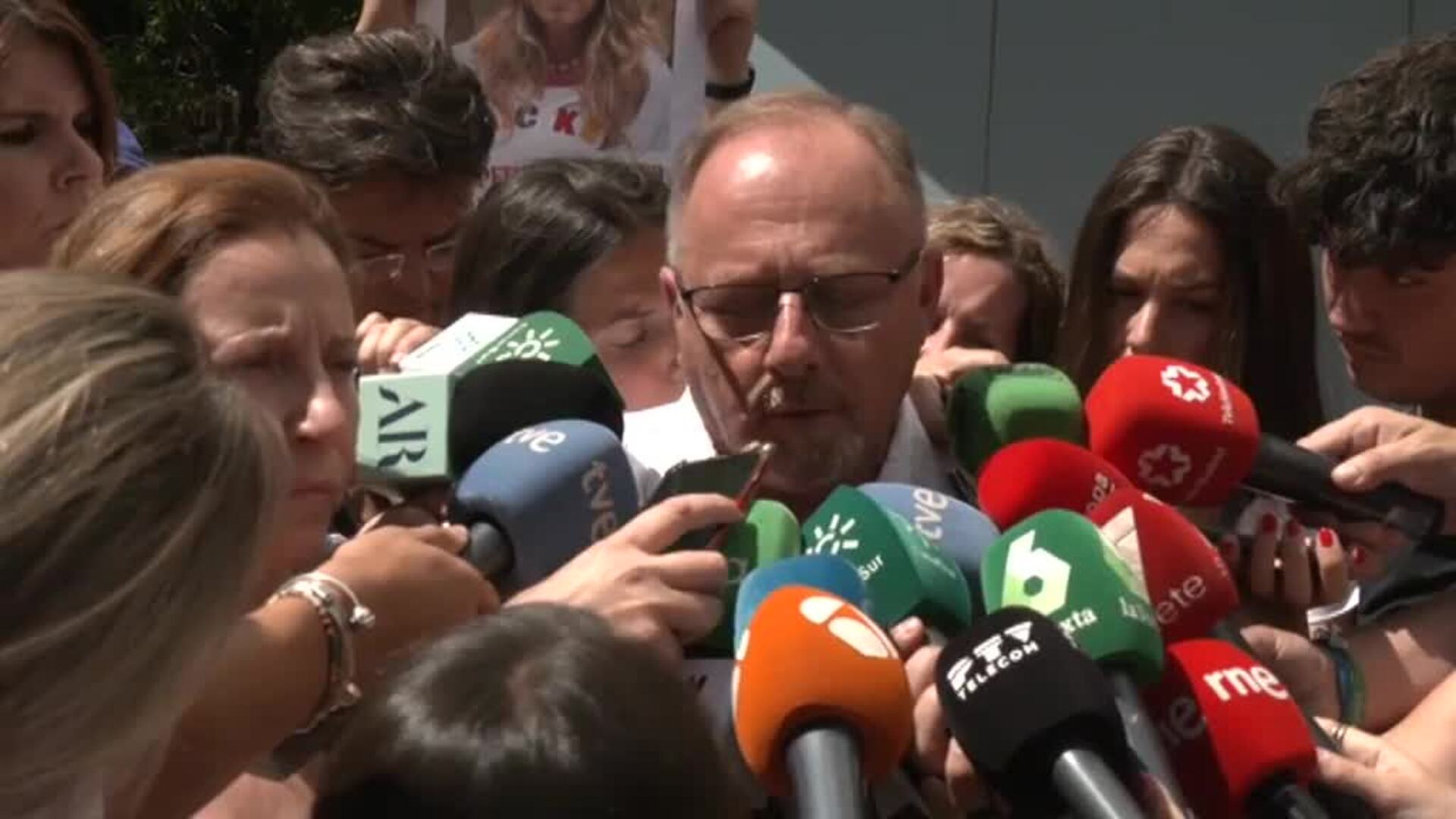 La madre del 'Cuco', junto a Agustín Martínez, en un primer término, y el 'Cuco' y Rafael Ramírez, detrás