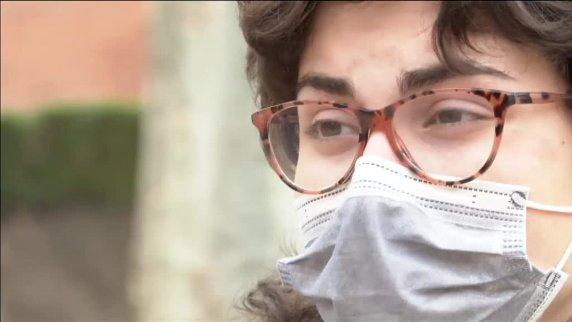 Una joven sin carnet de conducir  evita un accidente al ponerse al volante de un autobús en Lleida