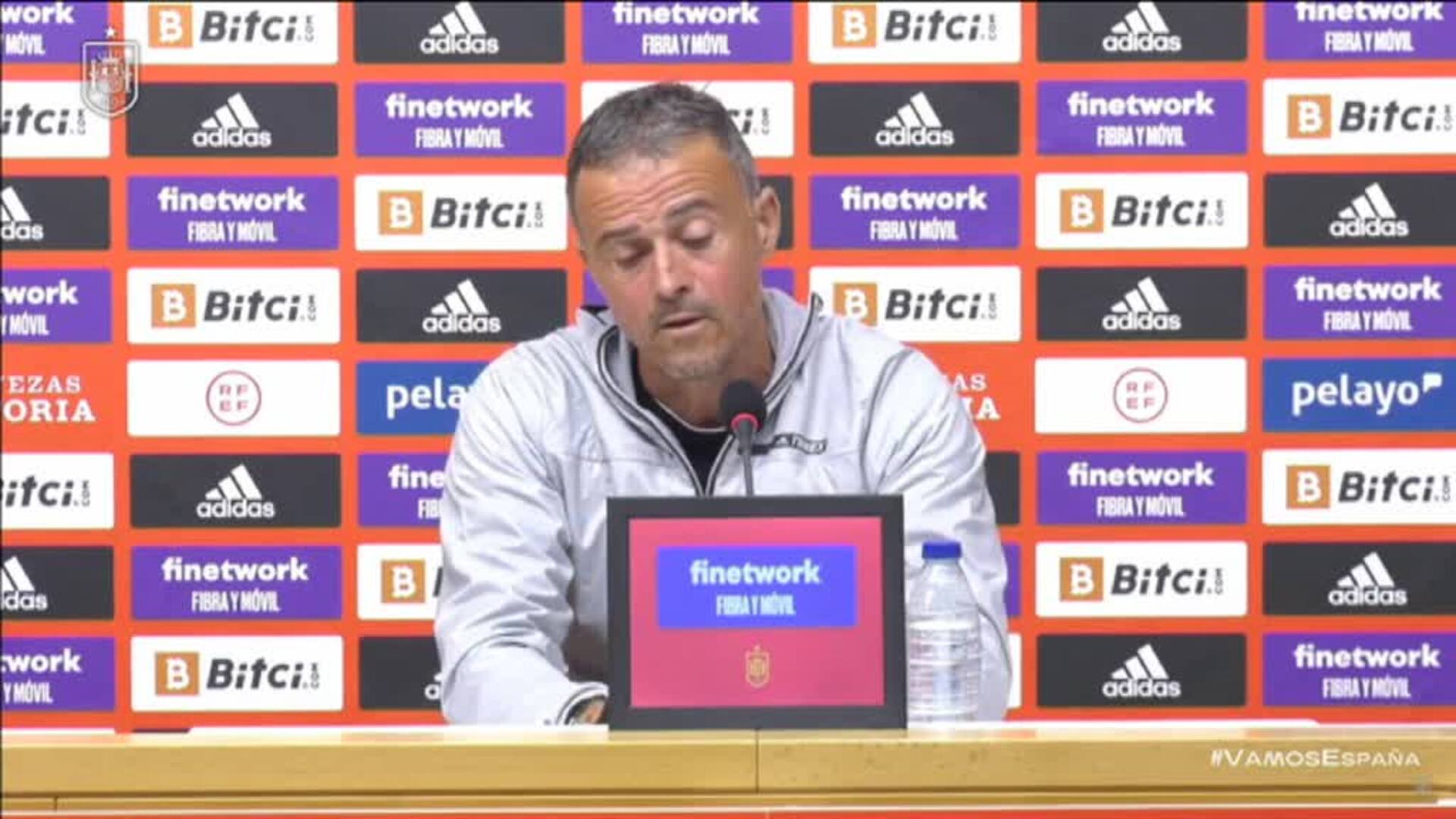 Luis Enrique, sobre Pedri: &quot;Hombre si te comparan con Messi, mala comparación no va a ser&quot;