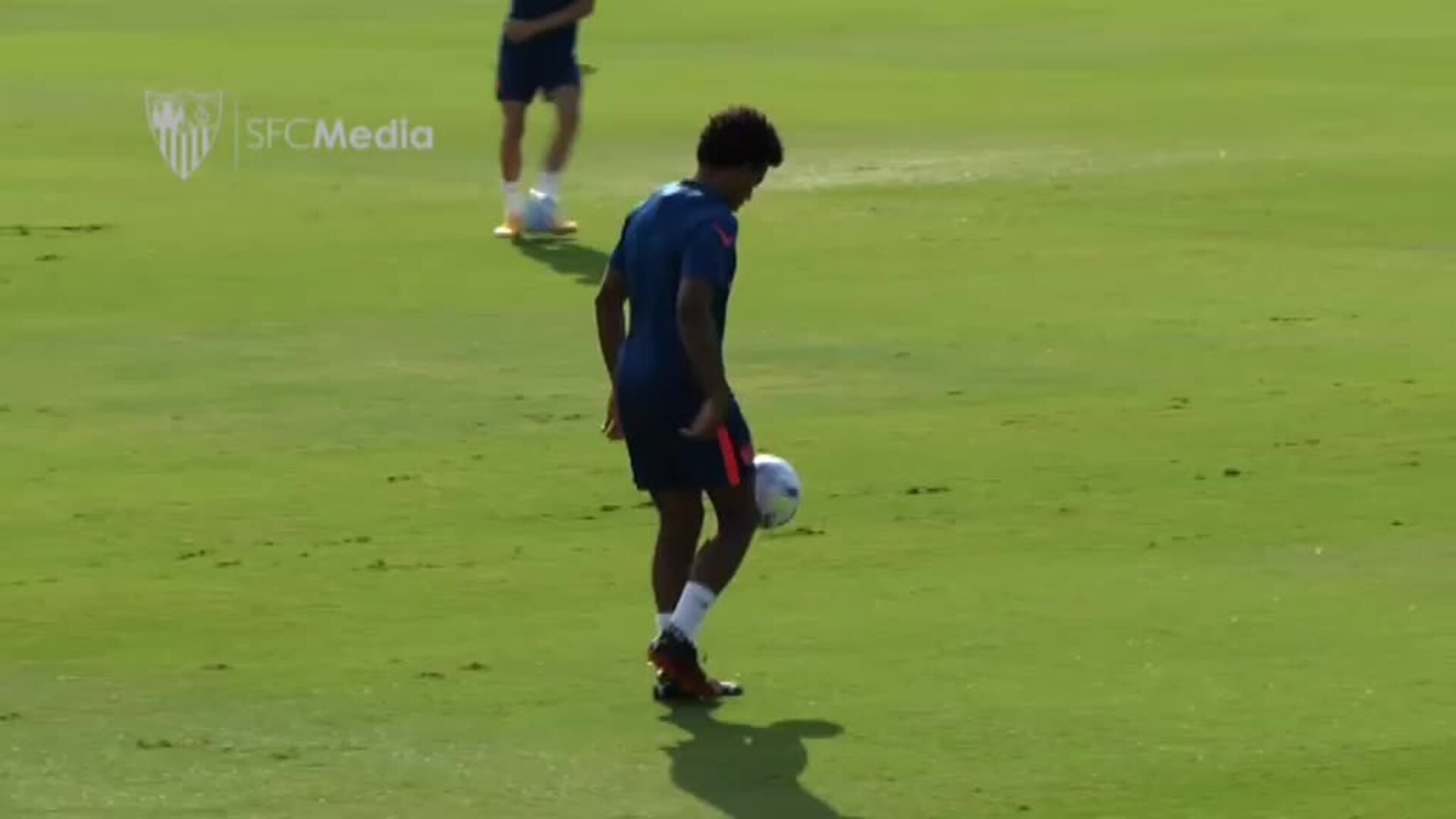 Táctica y puntería en el entrenamiento del Sevilla FC de este lunes