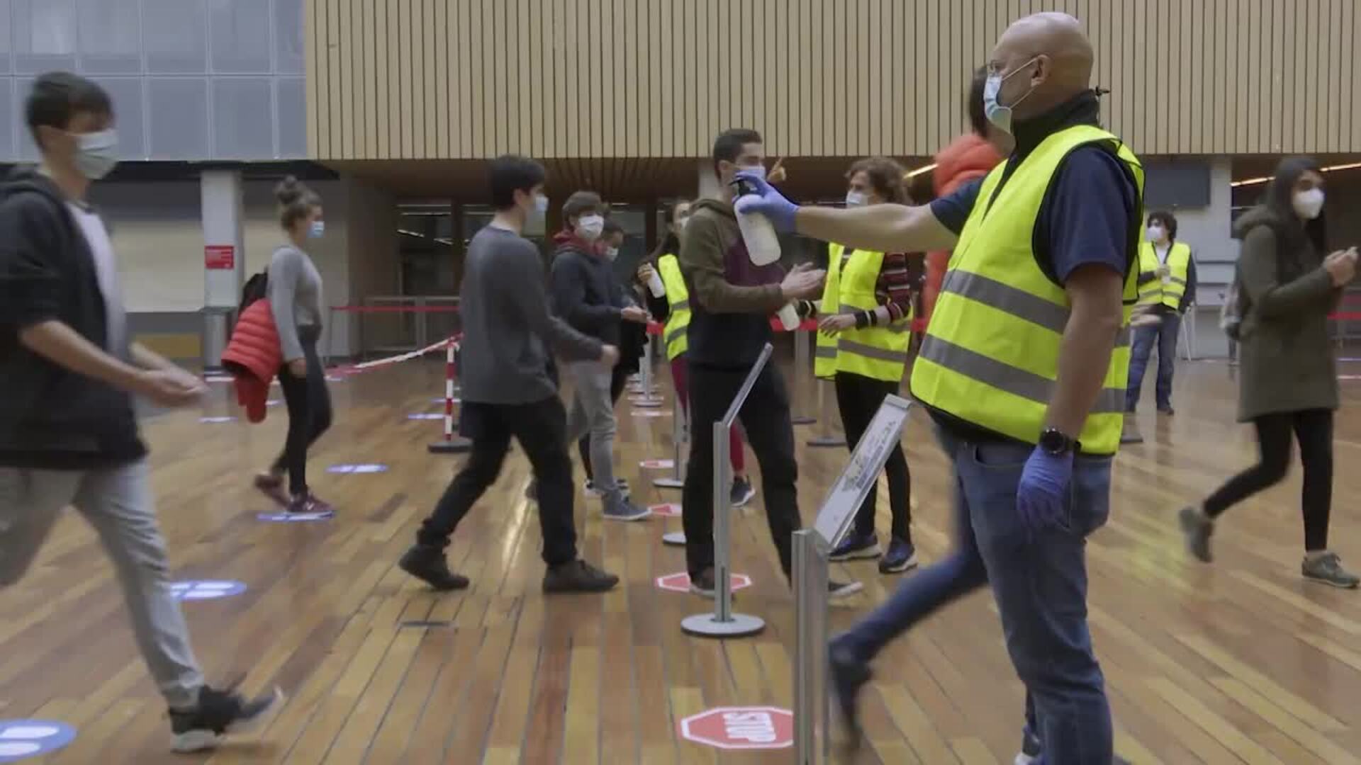 Primer examen multitudinario en Euskadi tras el desconfinamiento