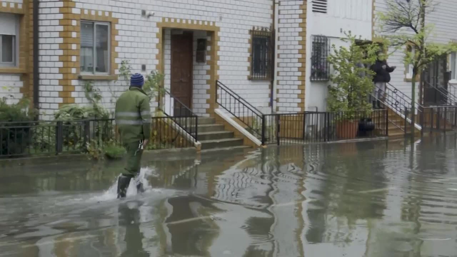 La crecida decrece en el alto Ebro pero aumenta en el curso medio
