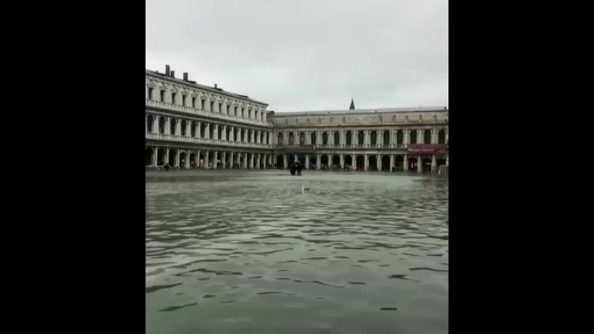 Venecia sufre la peor inundación desde 1966