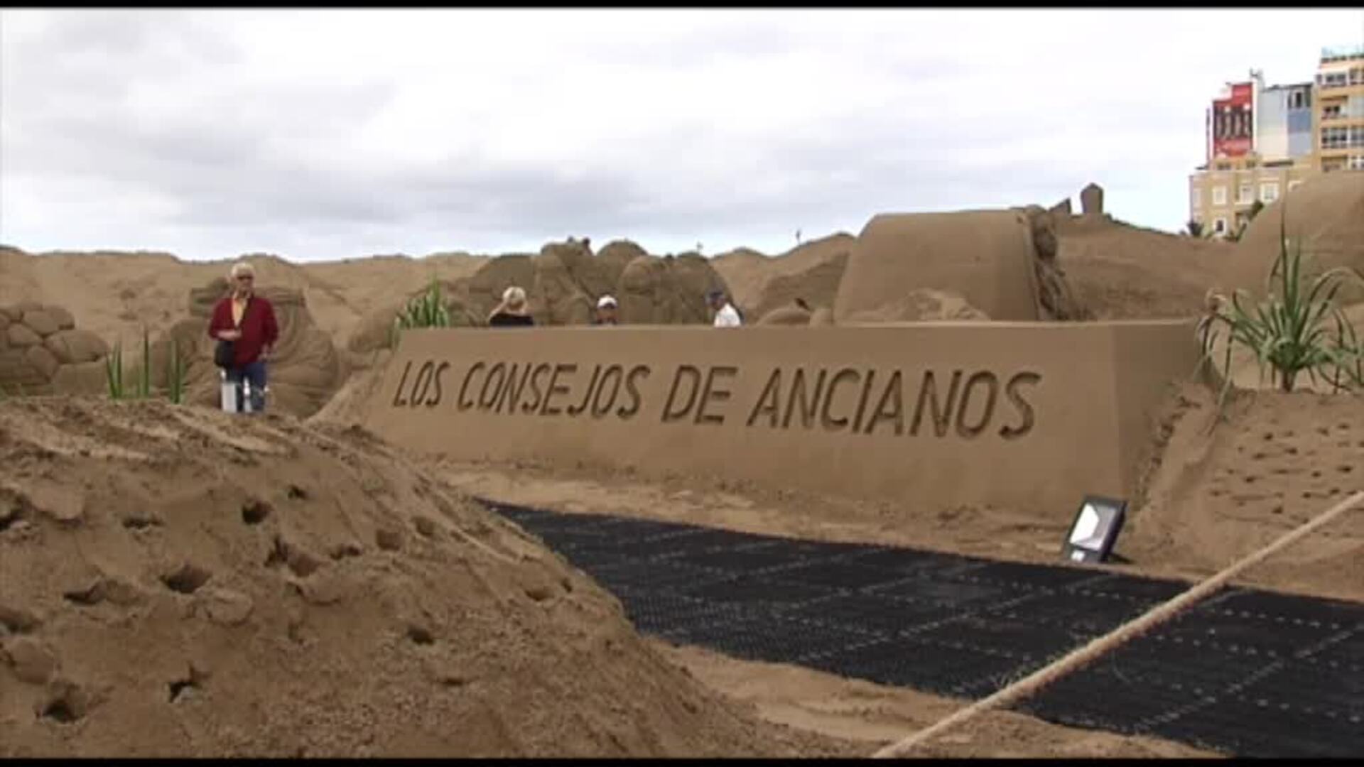 Las Palmas luce en su playa de Las Canteras uno de los belenes más grandes de Europa