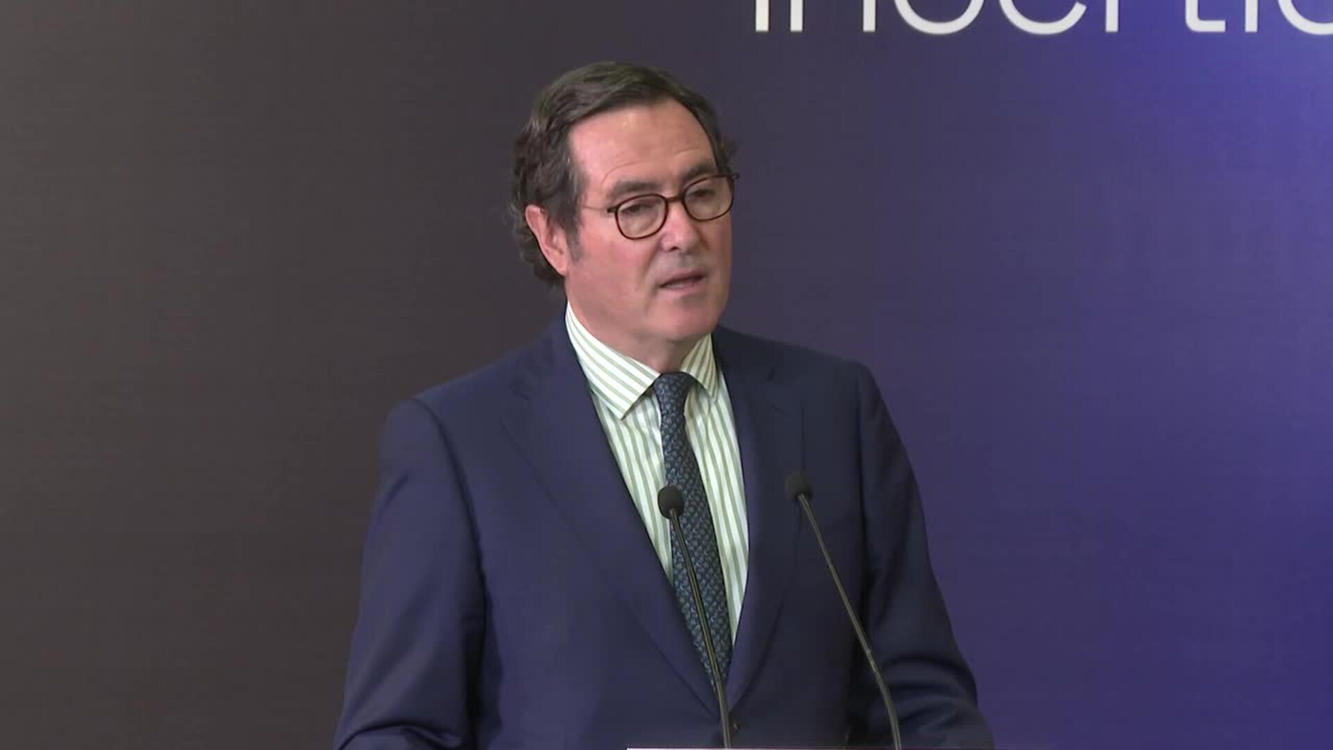 Garamendi echa en falta "cultura del esfuerzo'" y dice que el "gran problema" es el absentismo