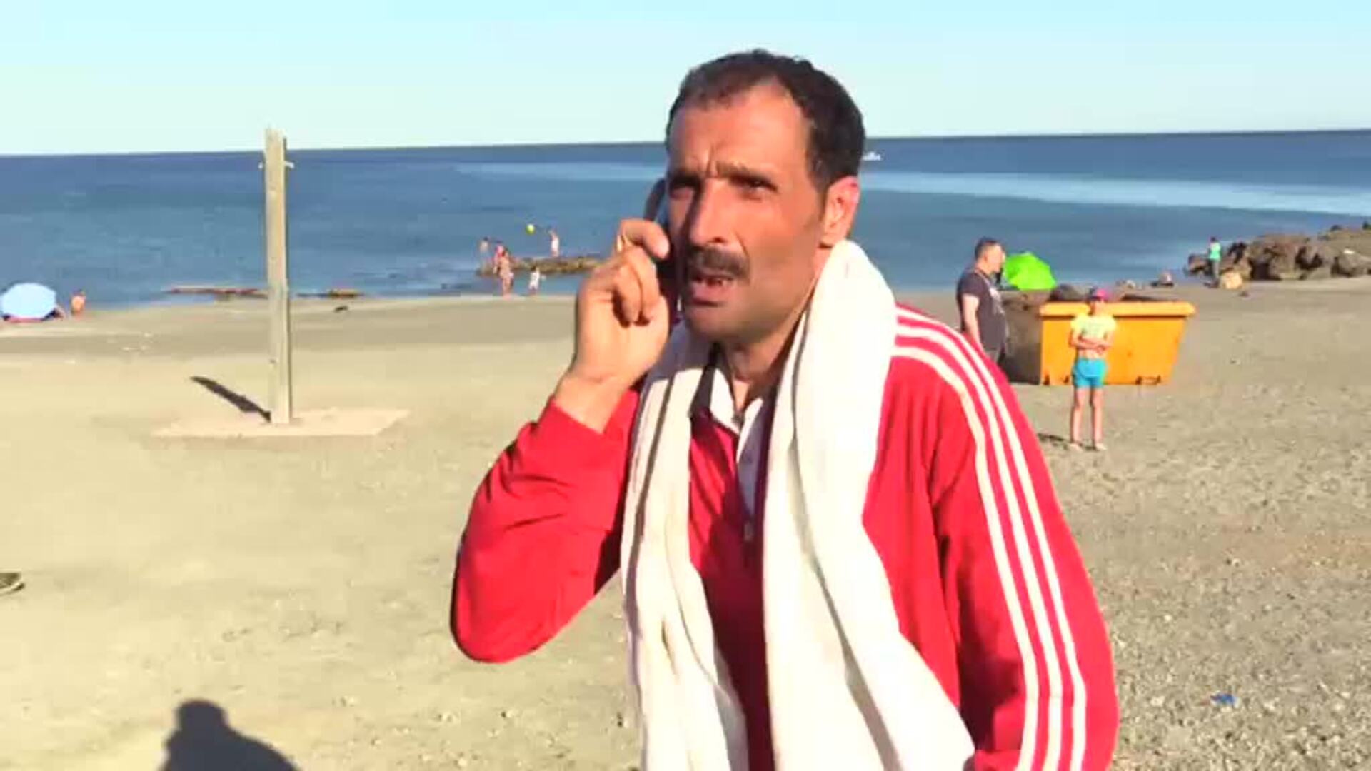 Al menos 2.700 personas cruzan de Marruecos a Ceuta a nado o en balsas precarias