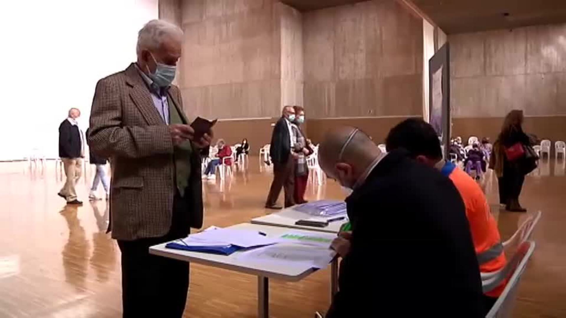 Ritmo desigual en la vacunación de los mayores de 80 años