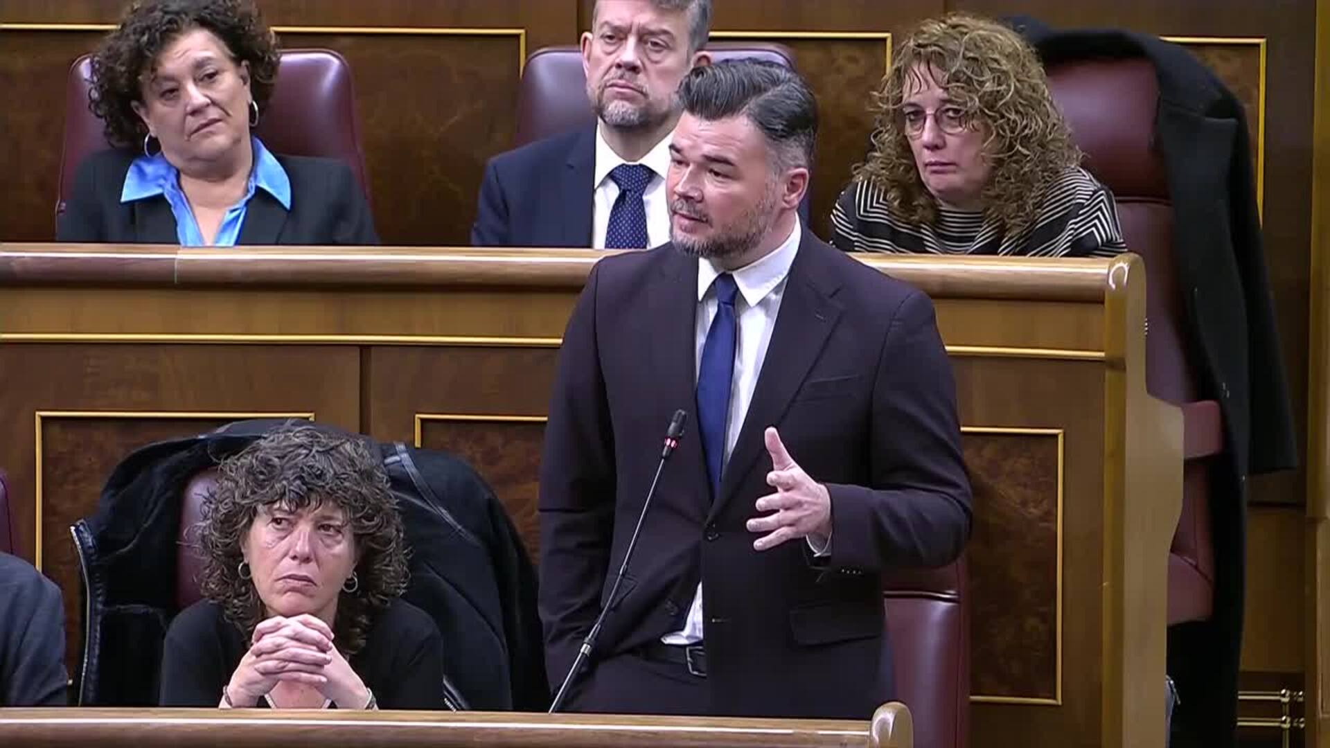 Rufián, a Sánchez: "¿De qué sirve un país que va como un tiro si a la gente no le da?