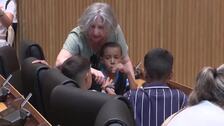 El Congreso recibe a medio centenar de niños saharauis del programa 'Vacaciones en paz'