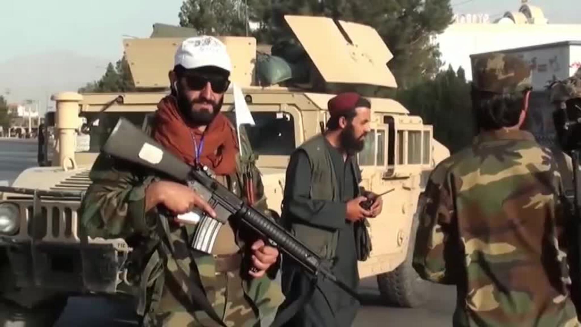 Aumenta la presencia de soldados talibanes en el aeropuerto de Kabul