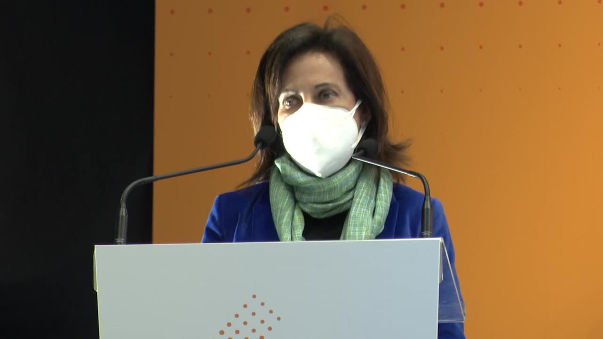 Robles destaca la &quot;humildad, respeto y diálogo&quot; de las Fuerzas Armadas