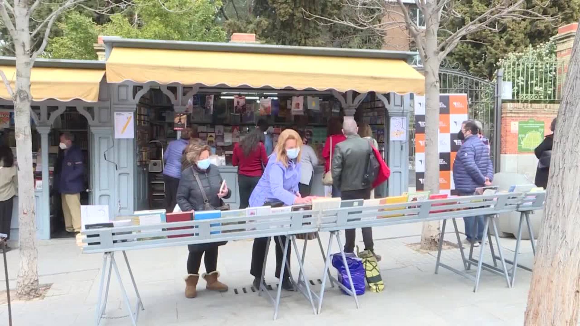 Espido Freire estrena la iniciativa &#039;Firmas fin de mes&#039; como &quot;apoyo&quot; a libreros