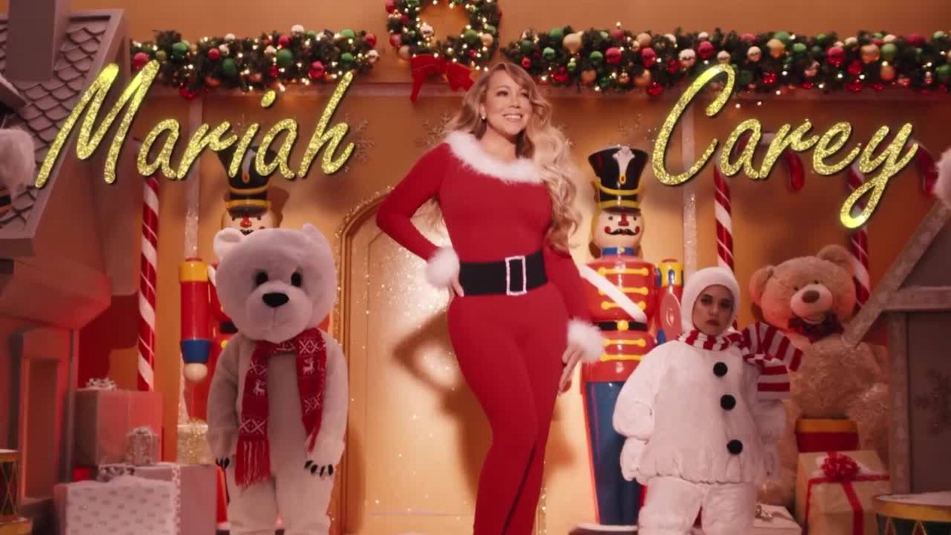 Mariah Carey inaugura la Navidad a golpe de calabazas