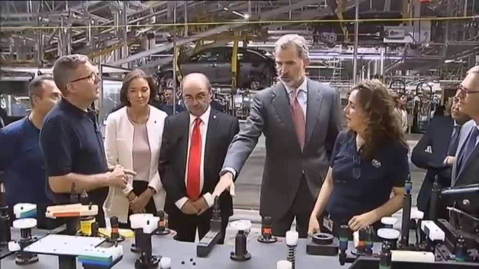 El rey Felipe VI visita la planta de Opel en Figueruelas