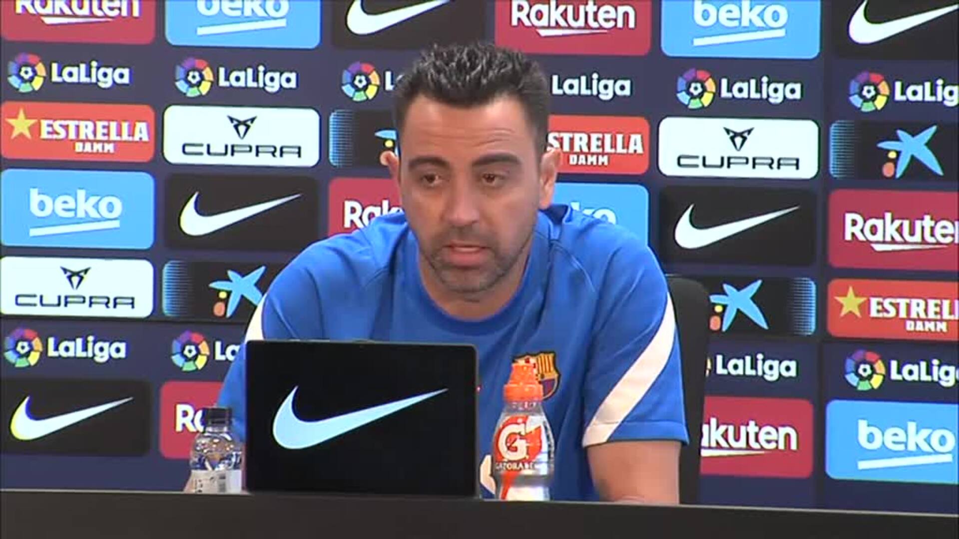 Xavi: &quot;Hay jugadores intransferibles en mi cabeza, pero dependemos de la situación económica&quot;