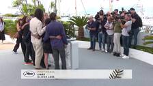 El equipo de 'Sirat' posa ante los medios en el Festival de Cannes