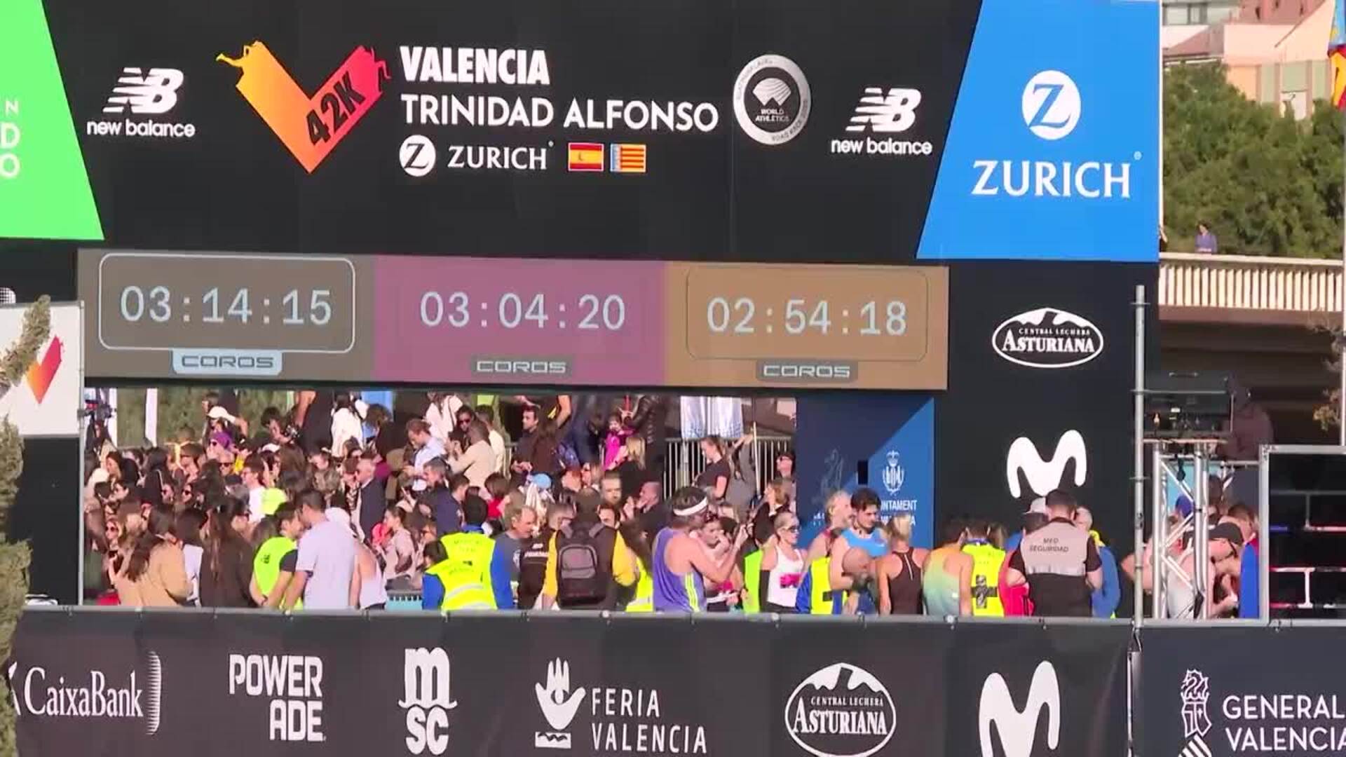Valencia se convierte en el foco del atletismo mundial con su maratón más multitudinaria