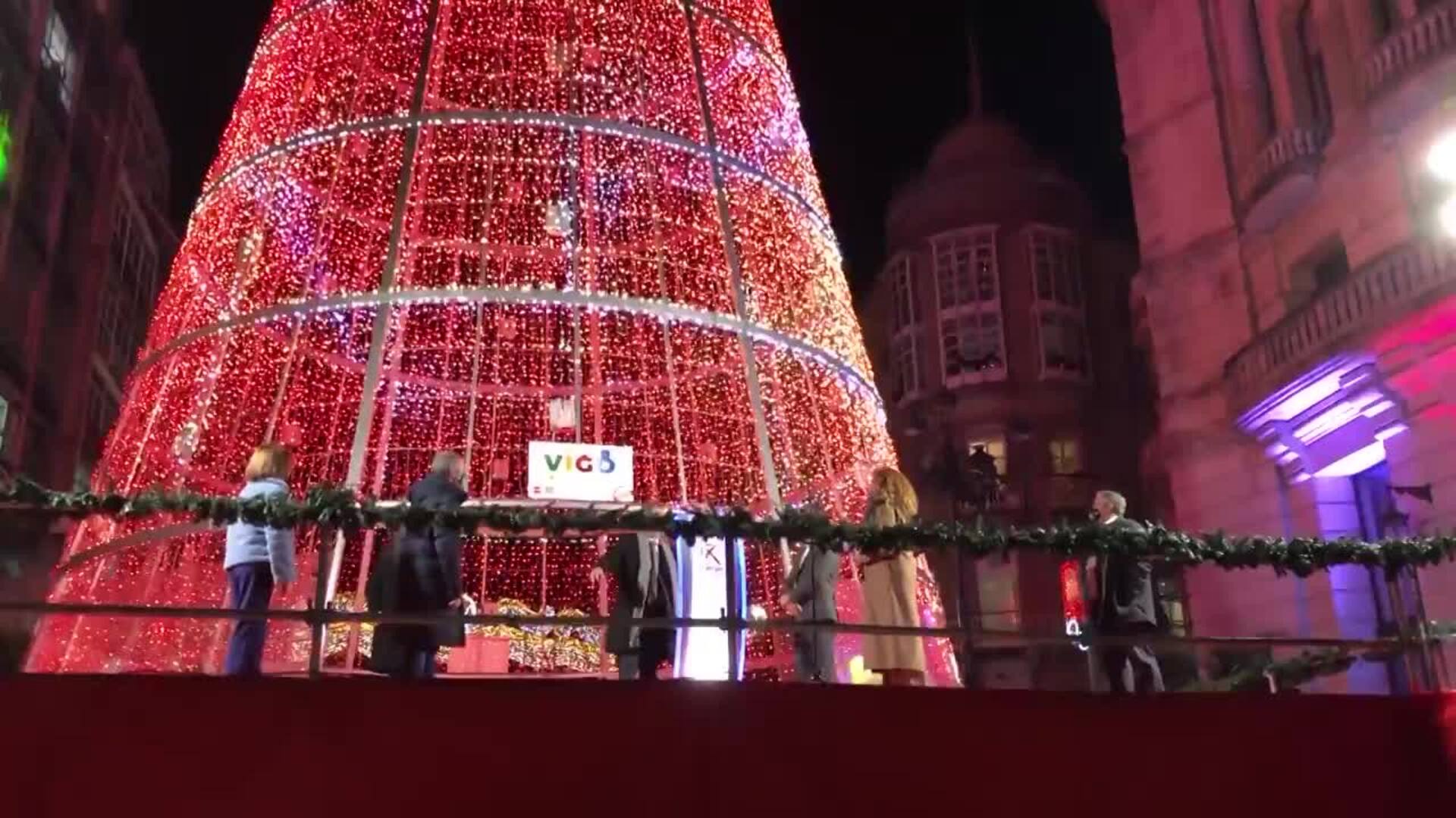 Vigo enciende su árbol de Navidad