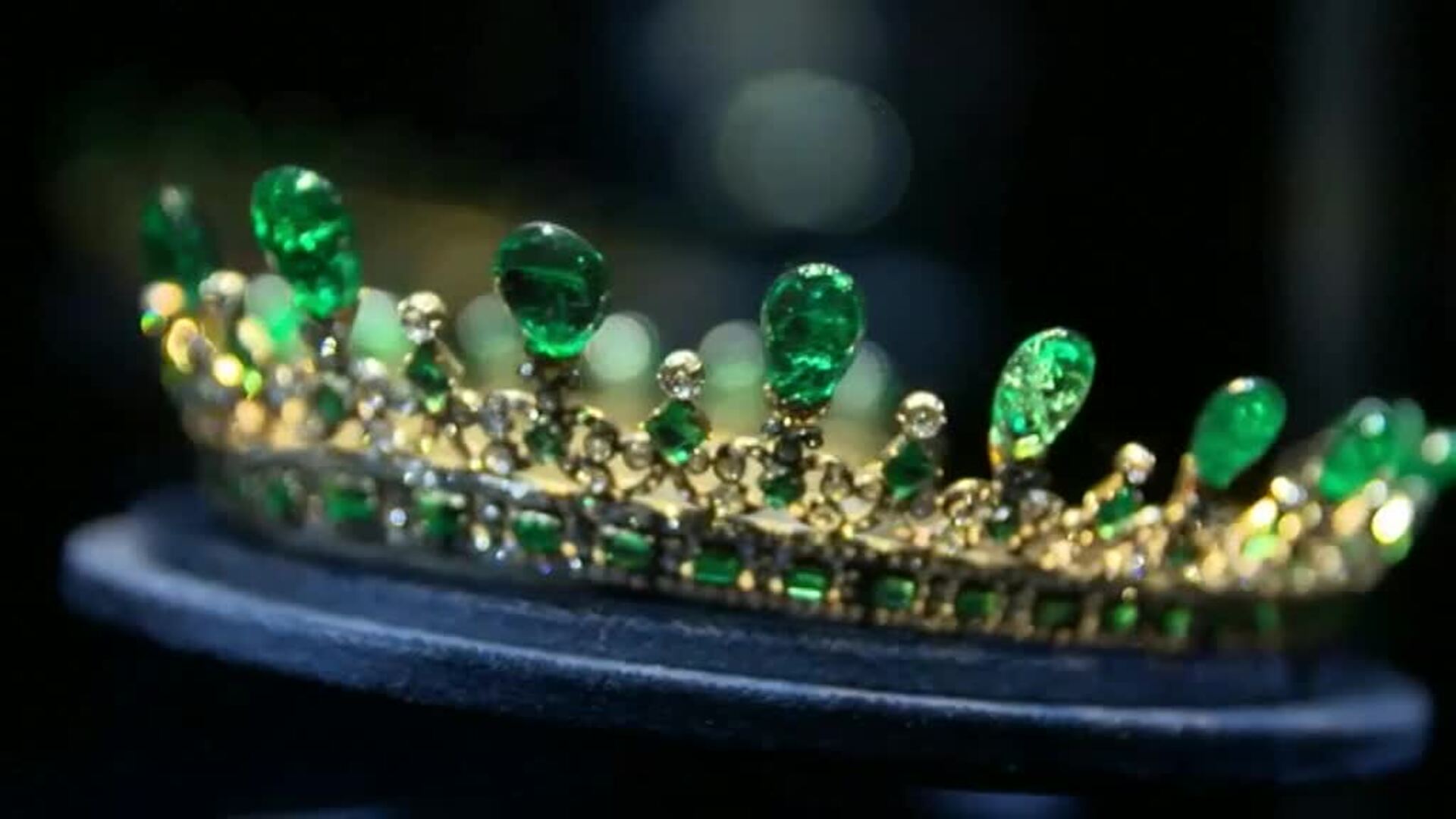 Comienzan las exposiciones con motivo del 70 aniversario de la Reina Isabel en el trono