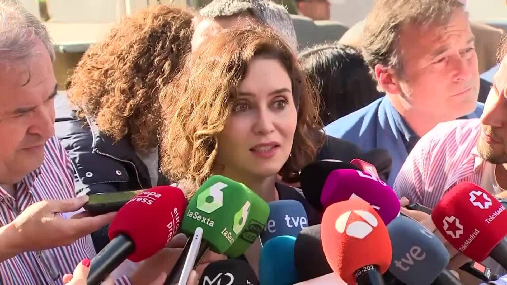 Ayuso traslada su apoyo a los heridos en la explosión