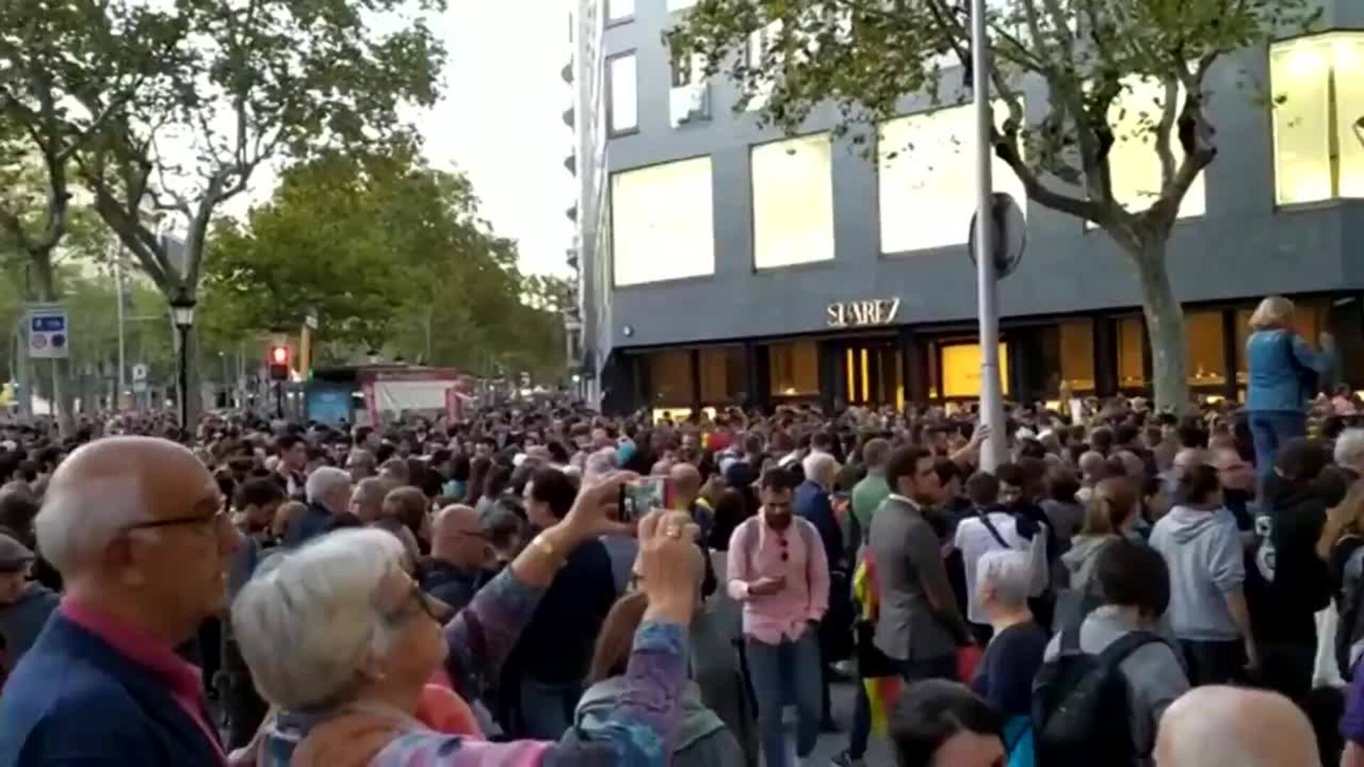 Miles de personas se manifiestan en Barcelona contra la sentencia del &#039;procés&#039;