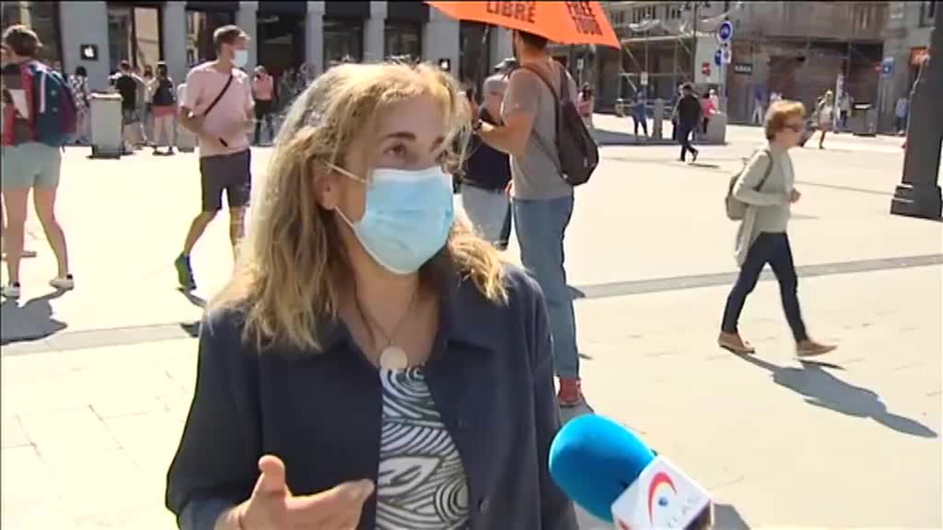 Reticencias y cautela en el primer día sin mascarilla en exteriores