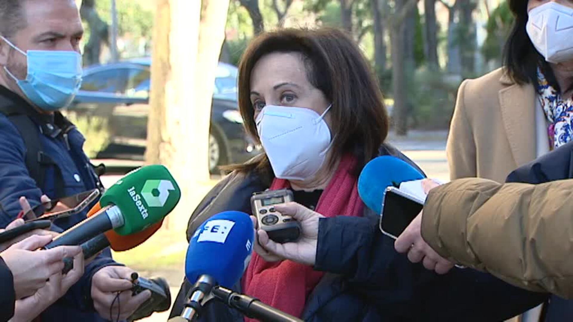 Robles: &quot;Cuando pertenecemos al Gobierno nuestras opiniones pueden ser muy respetables pero no son las opiniones que hay que tener en cuenta&quot;