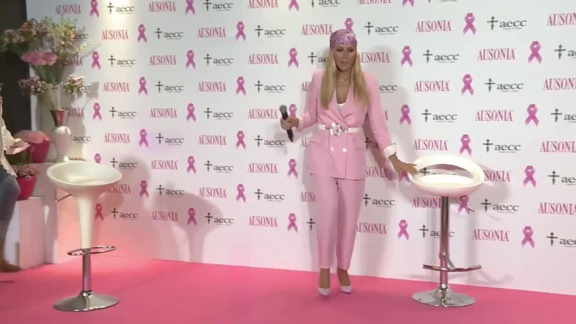 Marta Sánchez muestra a su hija Paula, que acaba de cumplir 18 años