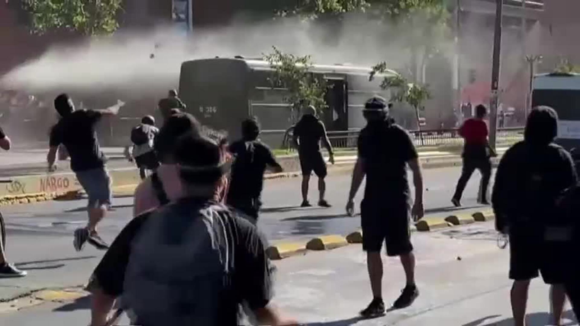 Miles de personas exigen en las calles de Chile la renuncia de Sebastián Piñera