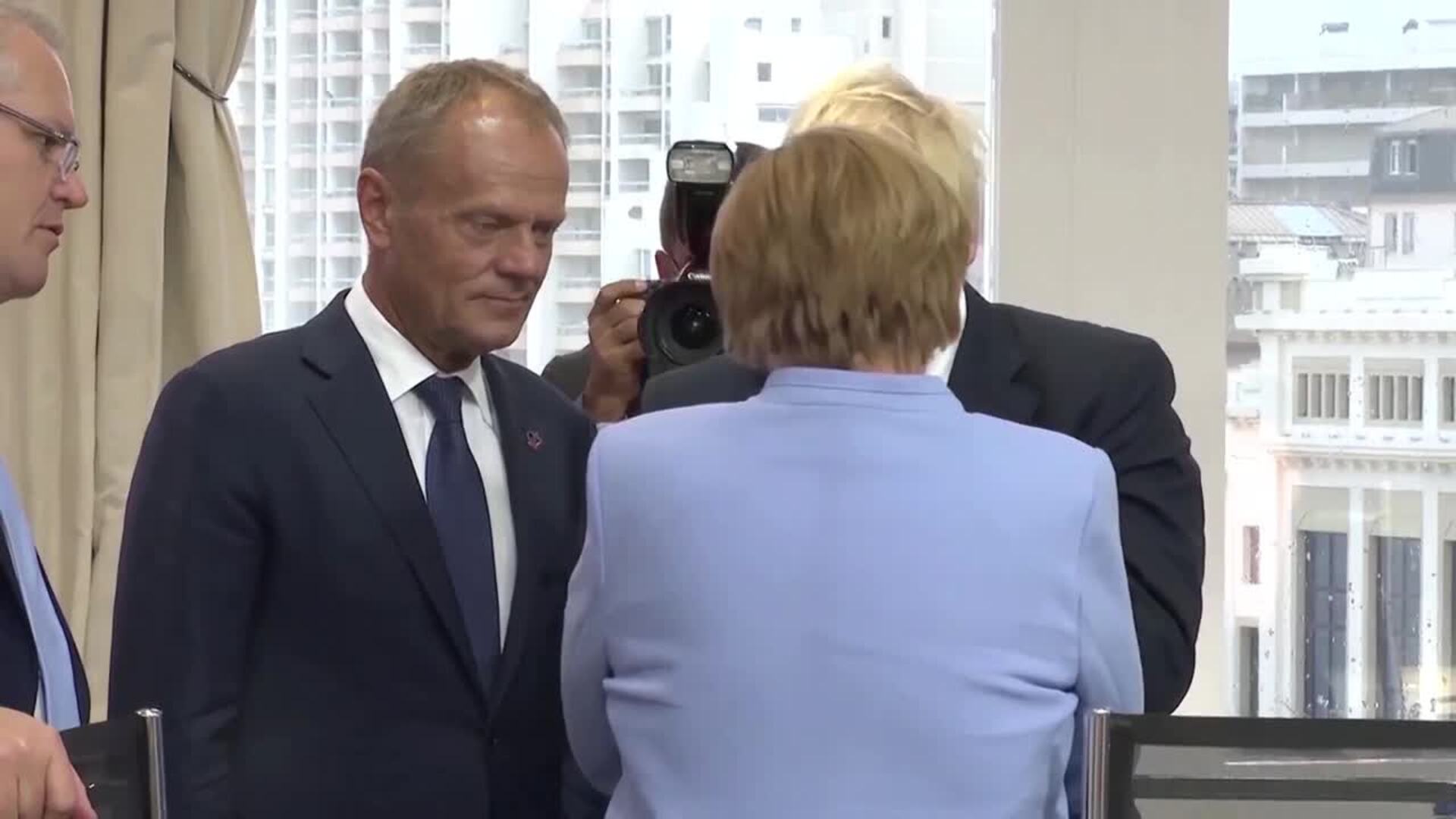 Donohoe pide a Reino Unido que respete pactos del Brexit para un acuerdo comercial