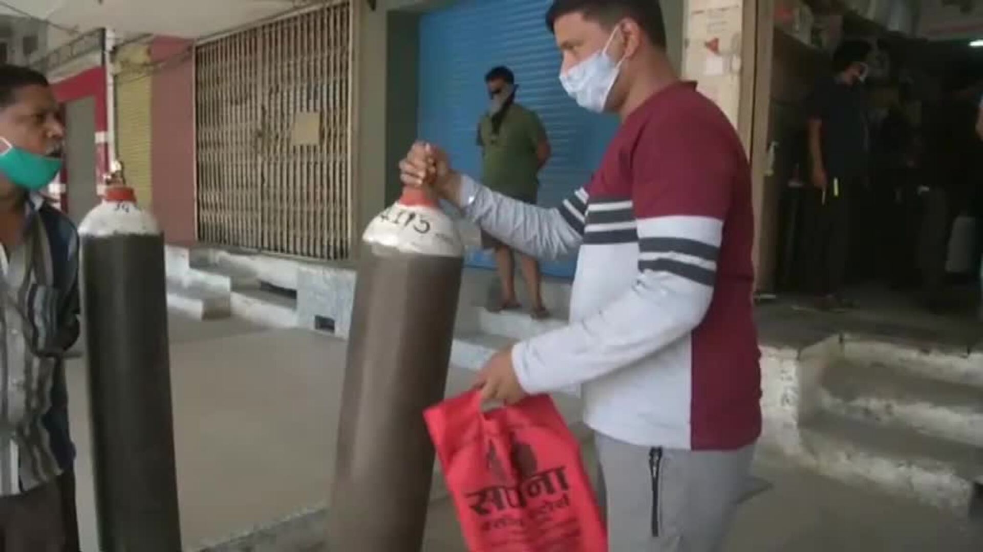 India registra un nuevo récord diario de contagios mientras se propaga una nueva variante