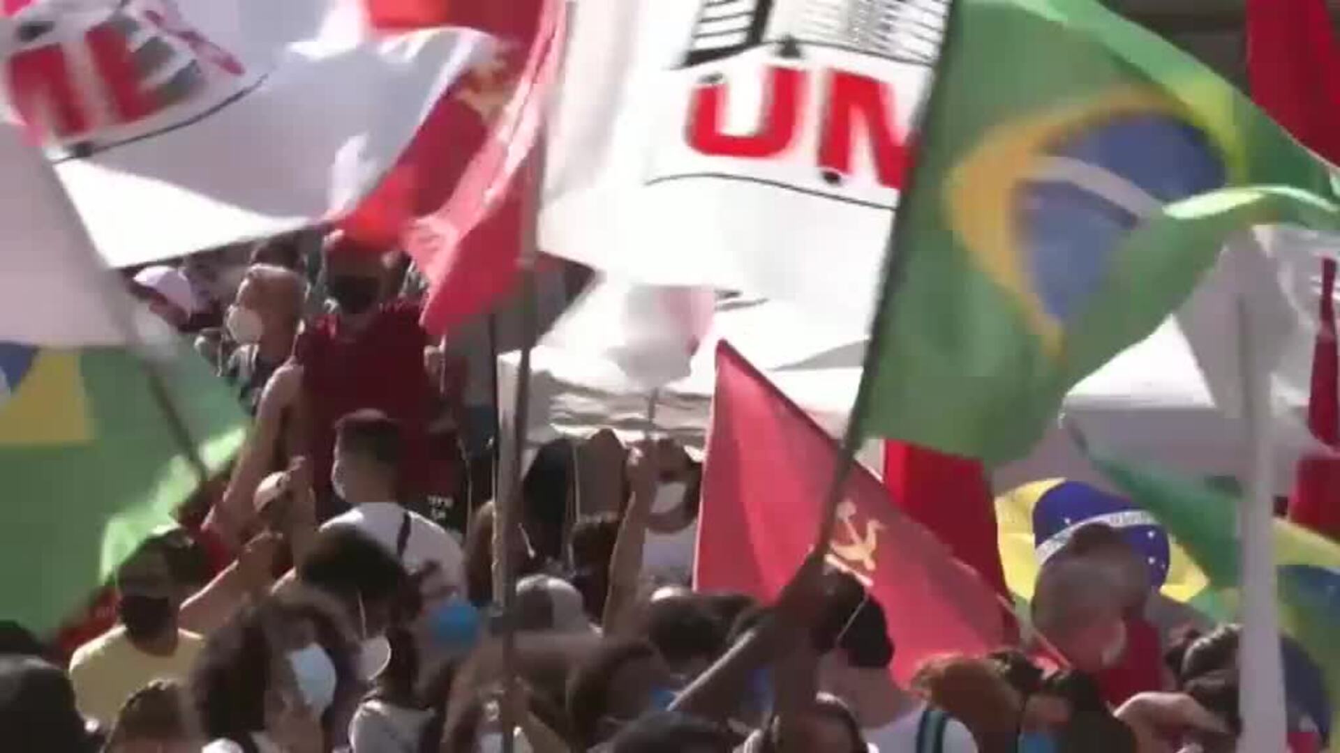 Manifestaciones a favor y en contra de Bolsonaro reúnen a 140.000 personas en Sao Paulo