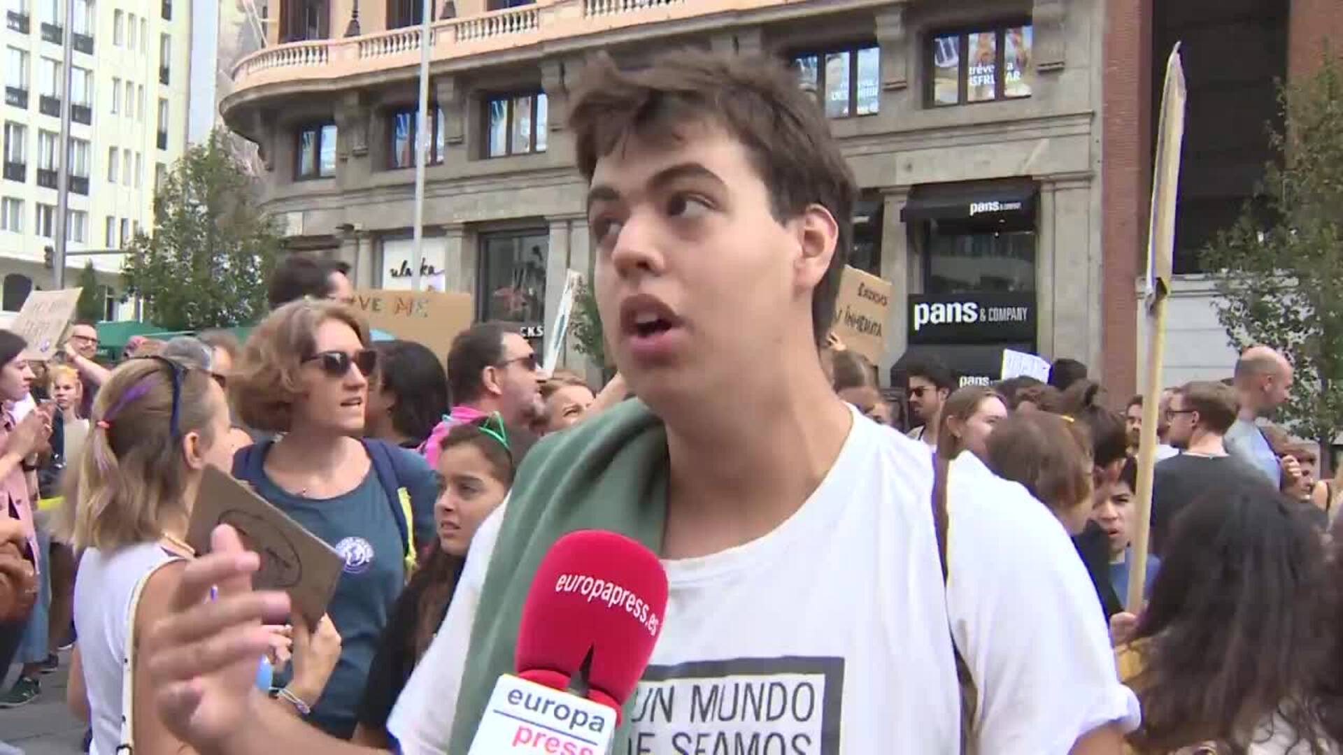 Centenares de jóvenes se movilizan en Madrid contra el cambio climático-. Firma: NOCA/IHTV .-
