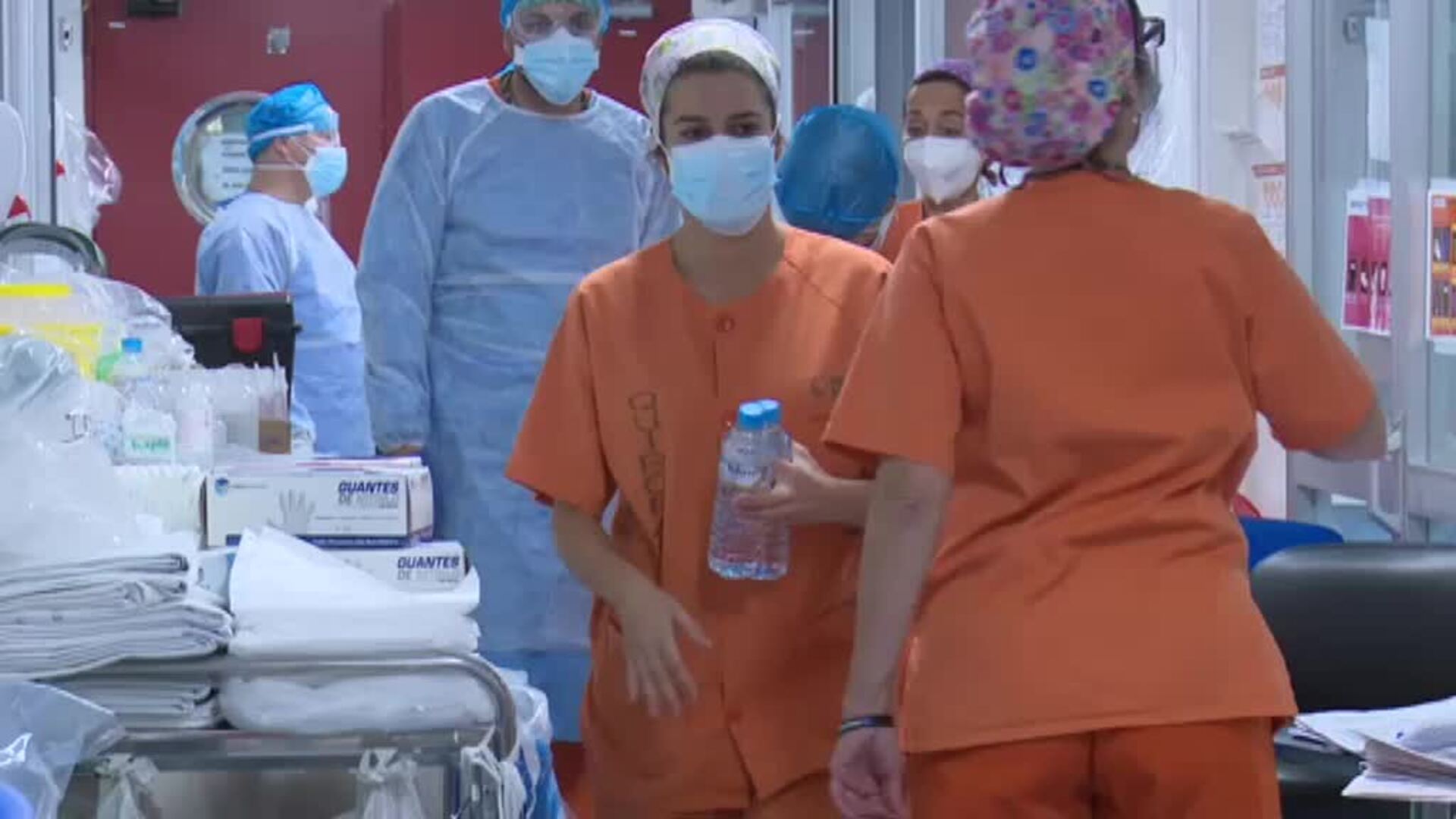 España enfrenta la tercera ola de covid-19 muy cerca ya de salir del riesgo extremo