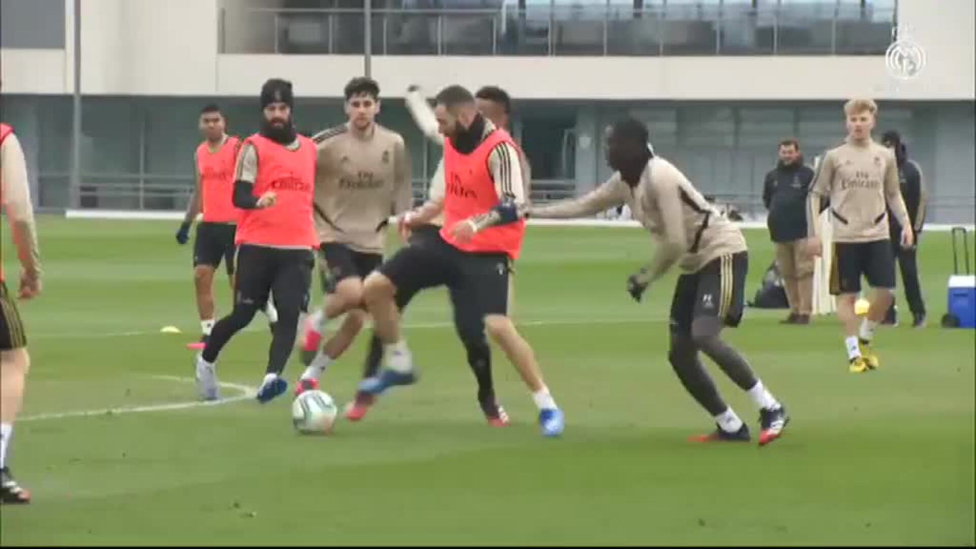 Hazard vuelve a entrenar con el resto de la plantilla