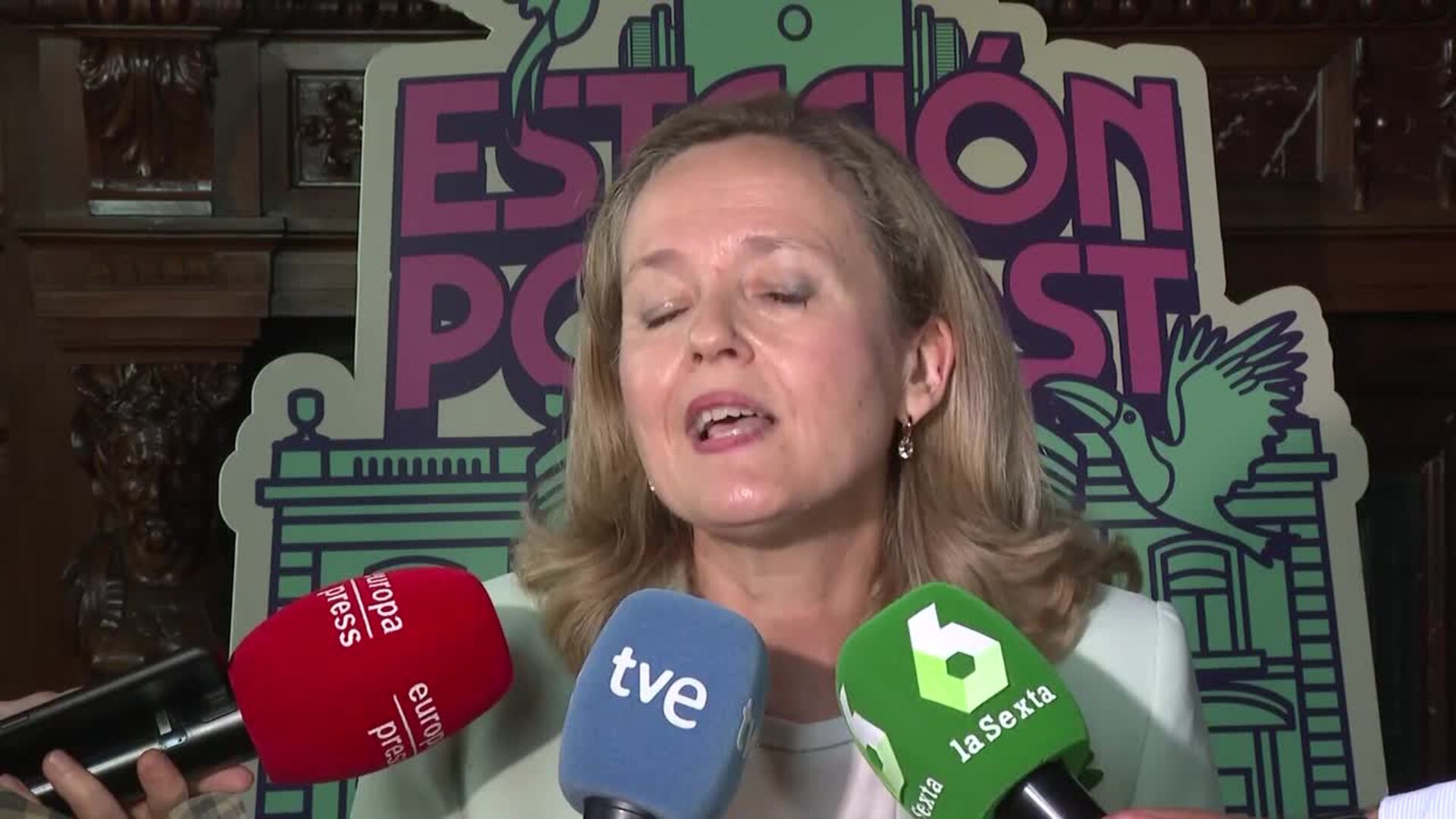 Calviño reconoce que se está revisando la baja de las mujeres por la menstruación