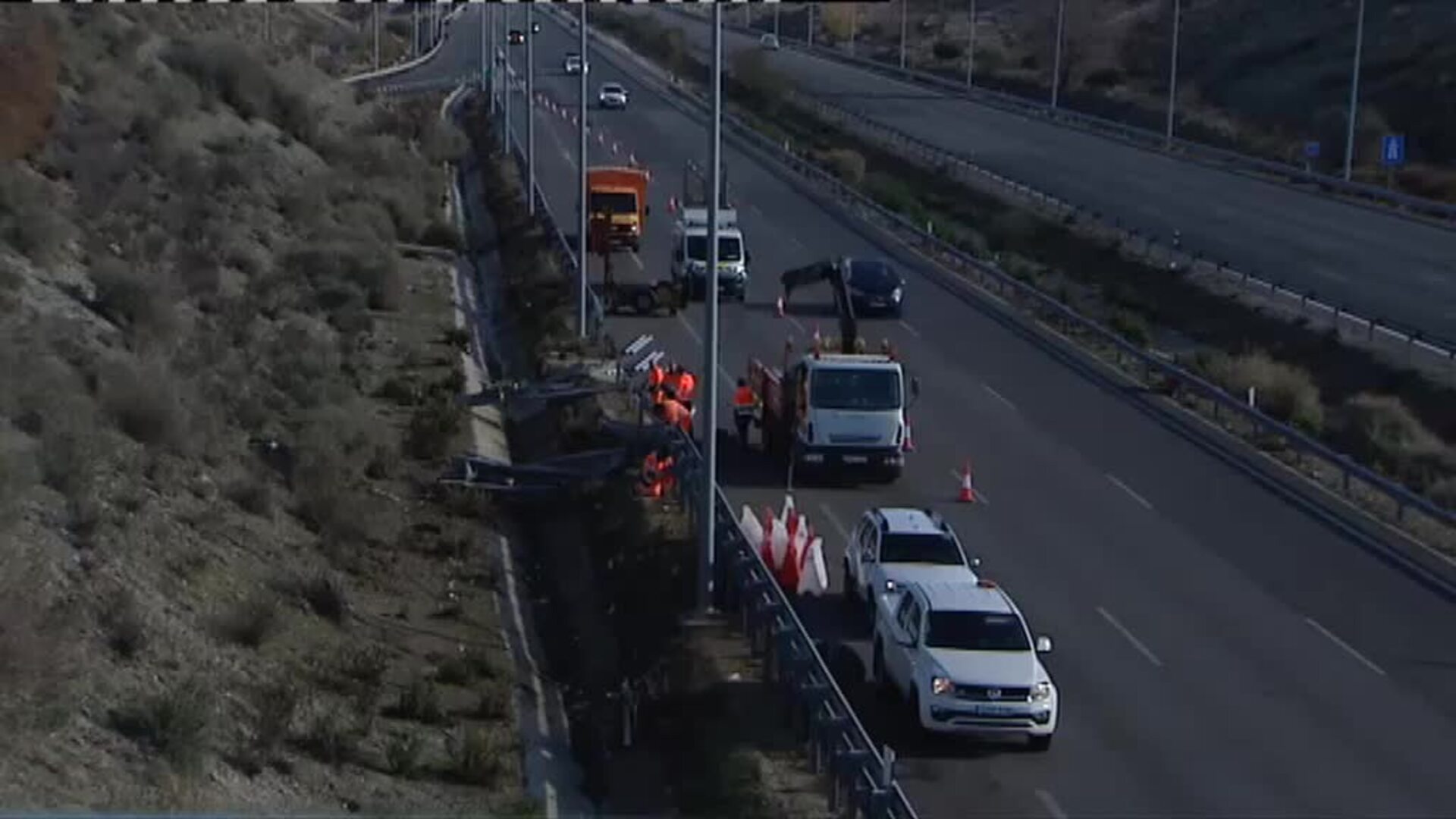 Tres jóvenes muertos al salirse su coche de la vía en Madrid
