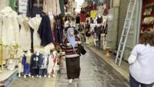 Tunecinos compran en un mercado en el barrio de la Ciudad Vieja de la capital