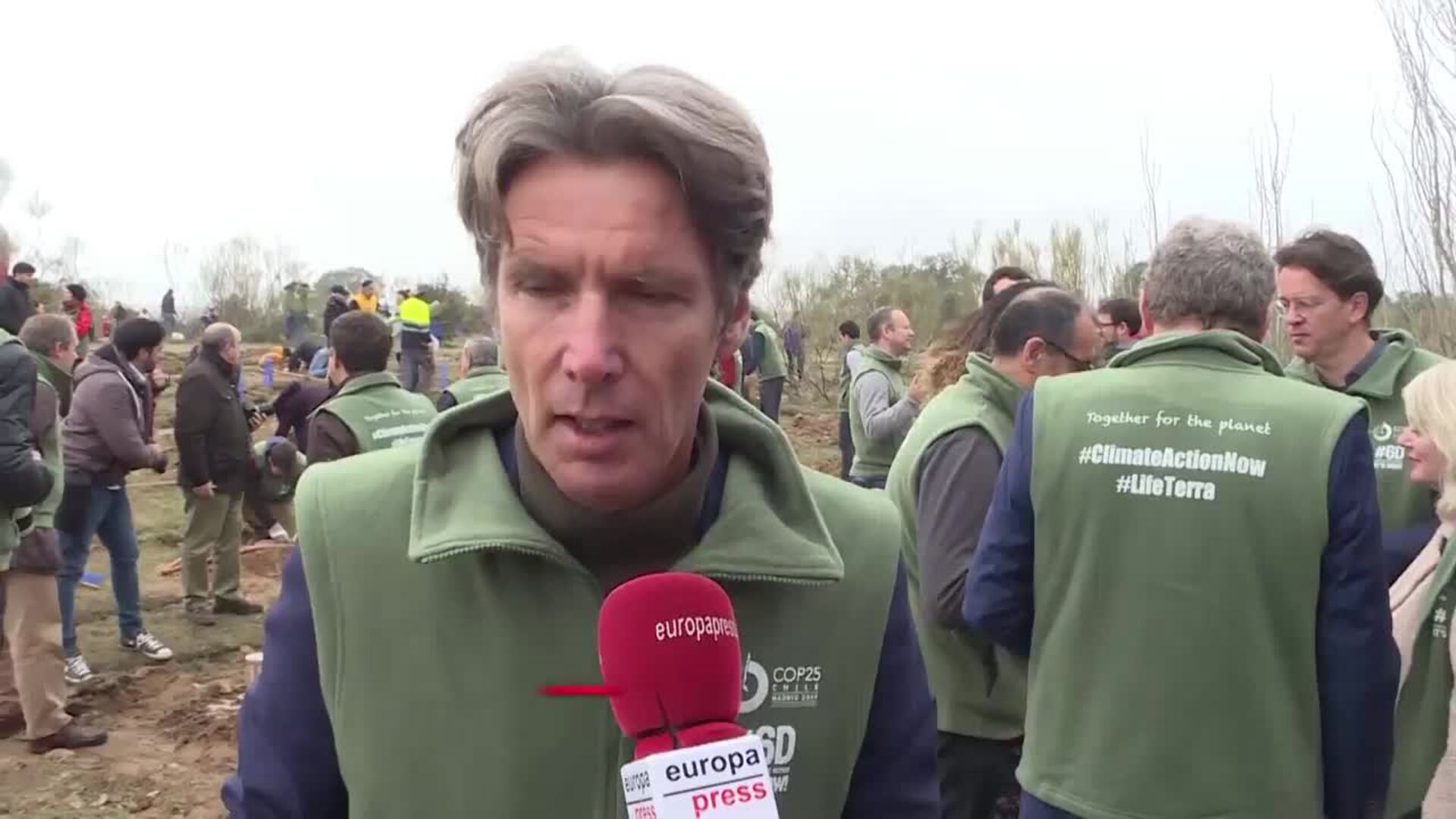 Dirigentes de la COP25 plantan 1.000 árboles en Madrid