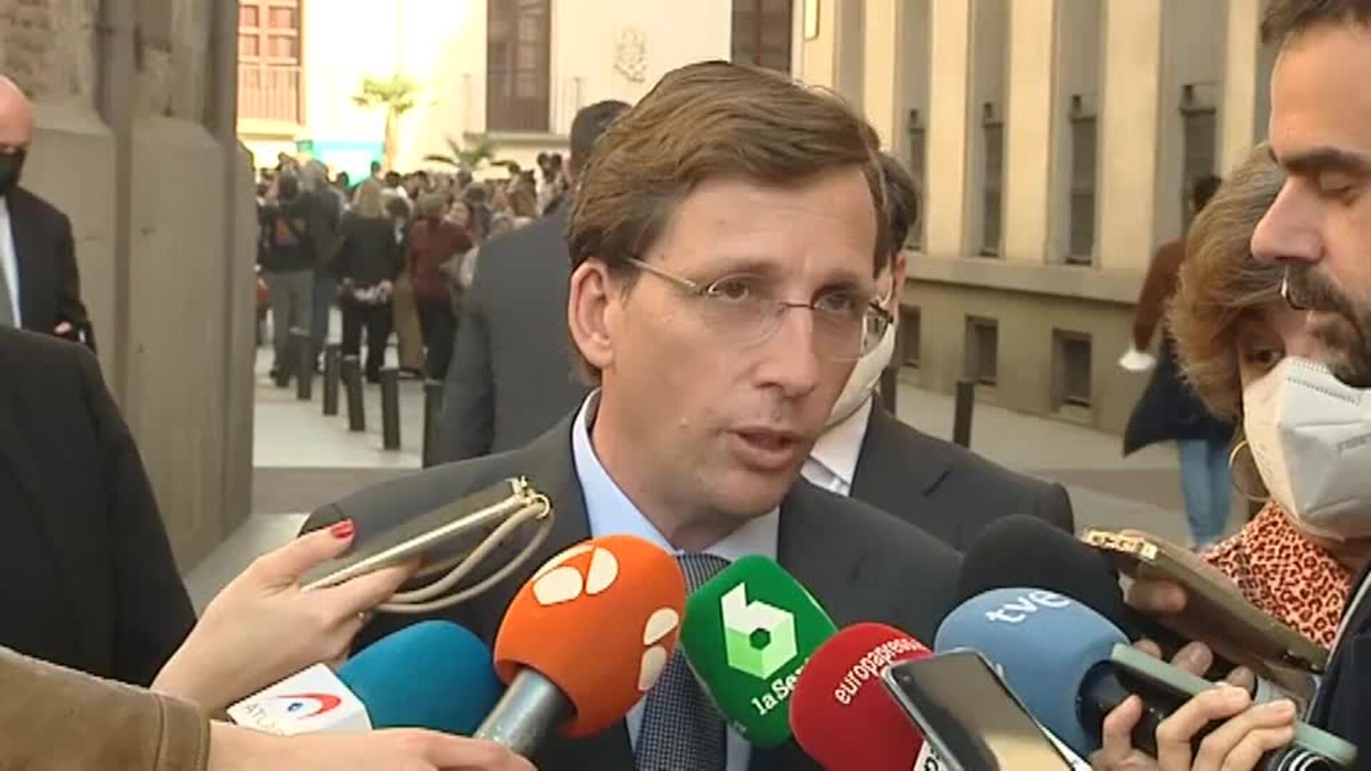 Almeida: &quot;¿De verdad tengo que dimitir por ser víctima de un delito?&quot;