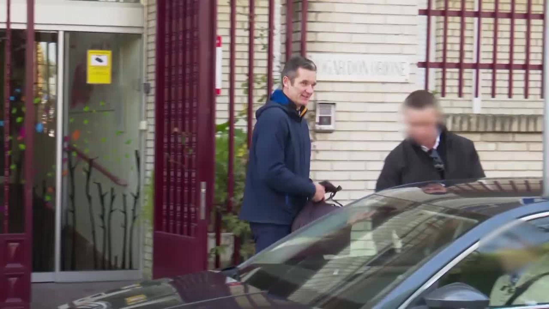 Urdangarin llega a Vitoria con su familia