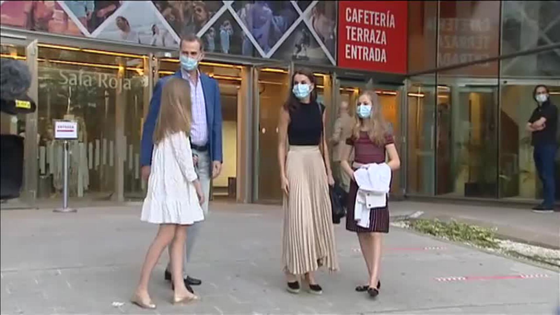 Felipe VI celebra los seis años como monarca en un espectáculo de flamenco junto a la Reina y sus hijas