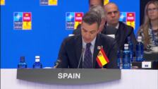 Pedro Sánchez, de nuevo con la bandera de España al revés, esta vez en la cumbre de la OTAN