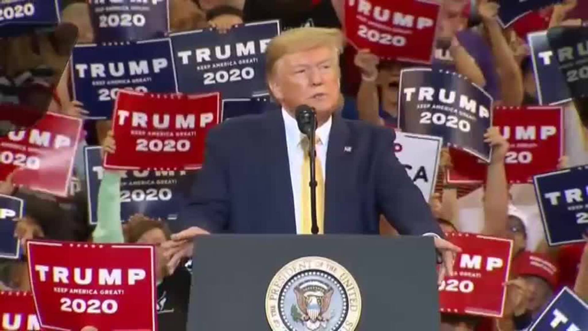 Trump: &quot;No pueden ganar las elecciones así que se inventan un &#039;impeachment&#039; de mierda&quot;