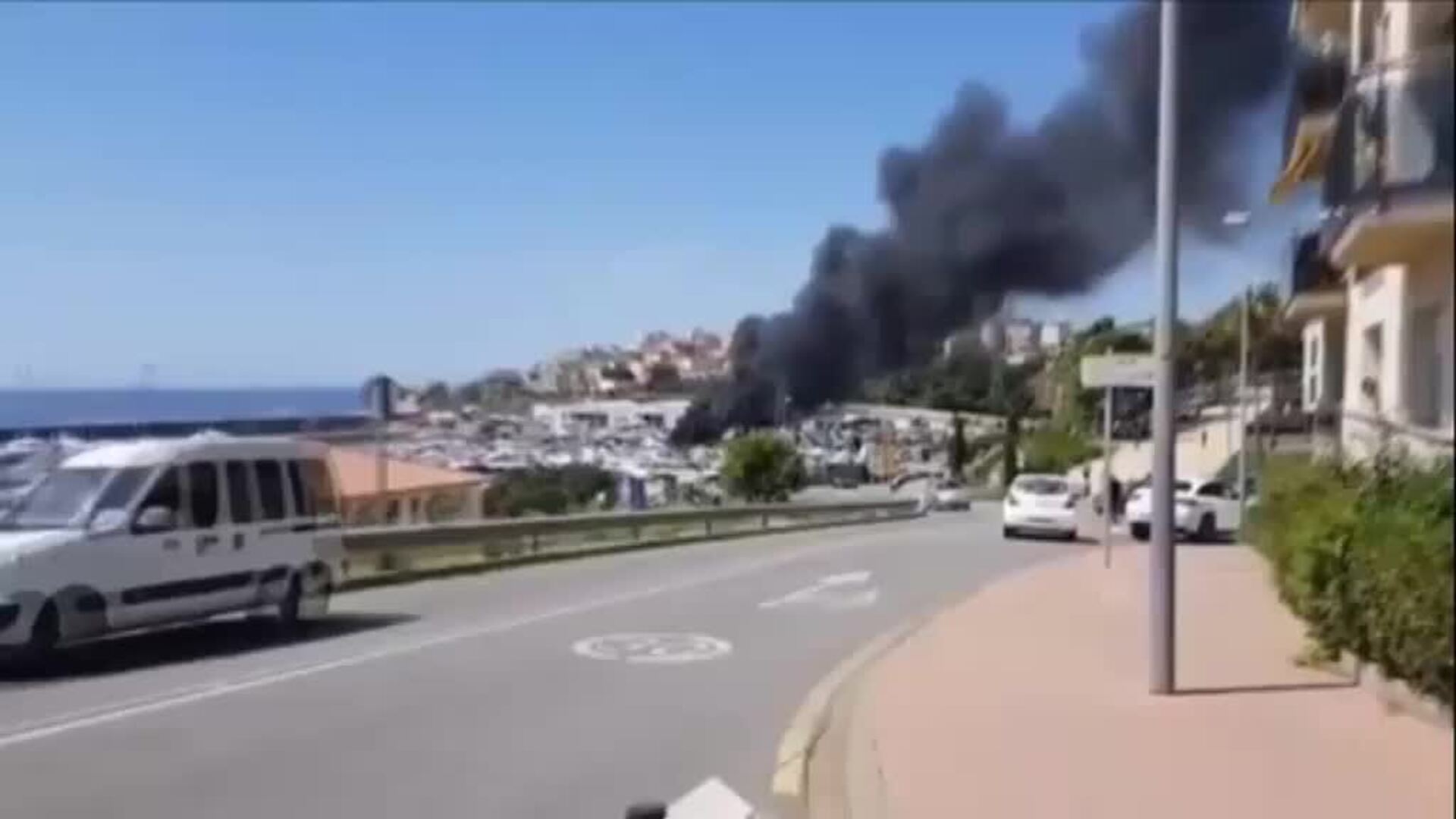 Grave incendio en el puerto deportivo de Palamós
