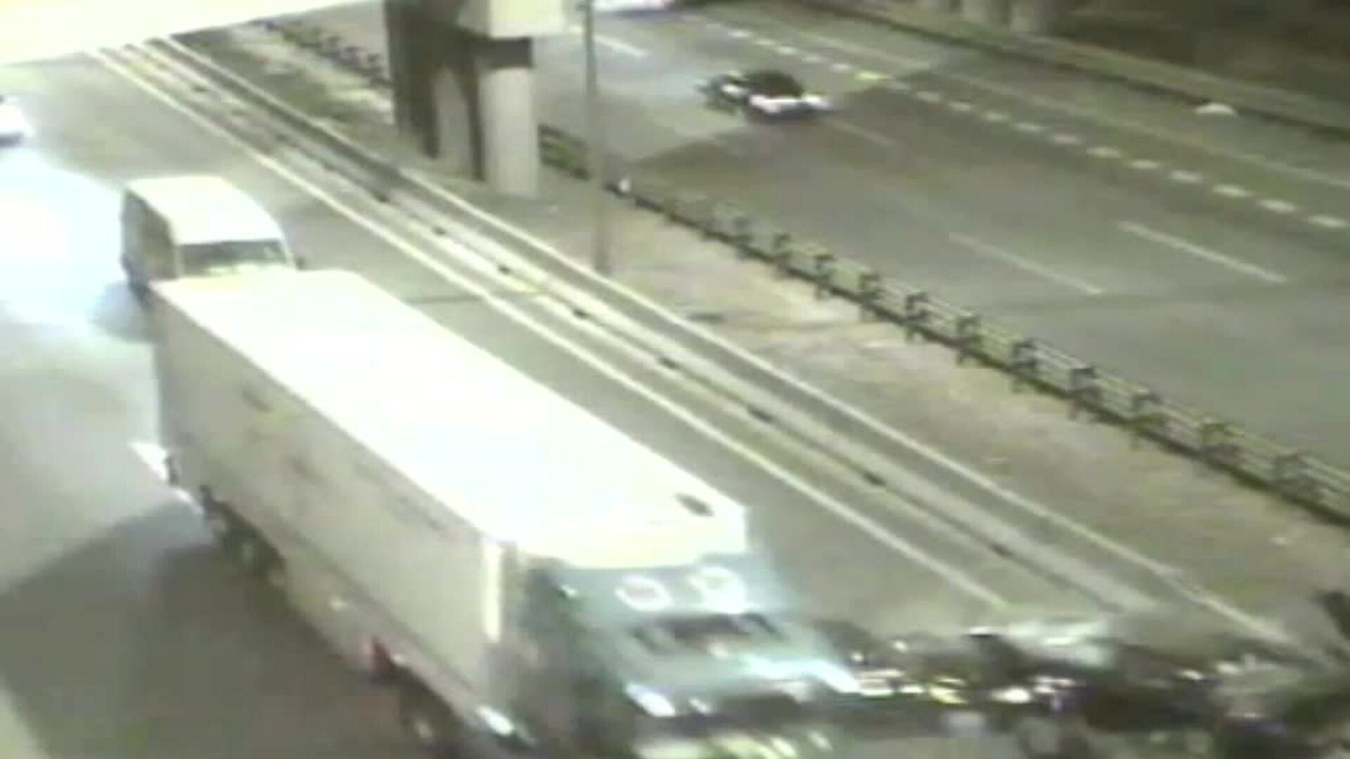 La luz V16 todavía no sustituye a los triángulos para señalizar en carretera